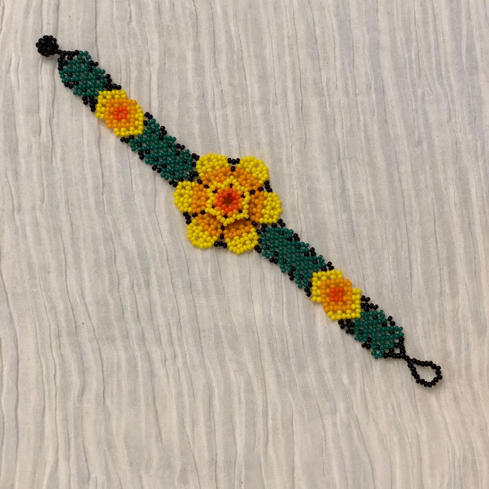 Flower huichol bracelet